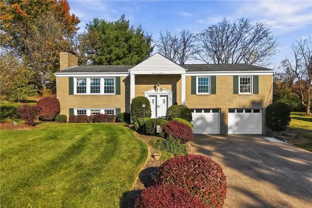 Photo 1 of Single family home for sale at 1267 Old Meadow Rd, Upper St Clair, PA 15241 | MLS# 1781074 | Listing updated on 2026-10-30