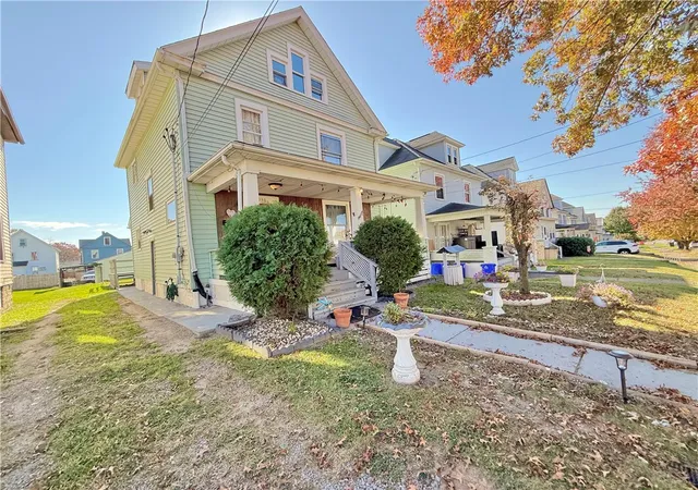Single family home for sale at 930 Beckford St, New Castle, PA 16101 | MLS# 1781376