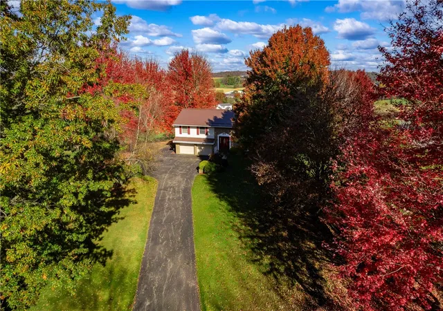 Photo 3 of Single family home for sale at 133 Hannahstown Rd, Jefferson Twp, PA 16002 | MLS# 1781356 | Listing updated on 2026-10-30