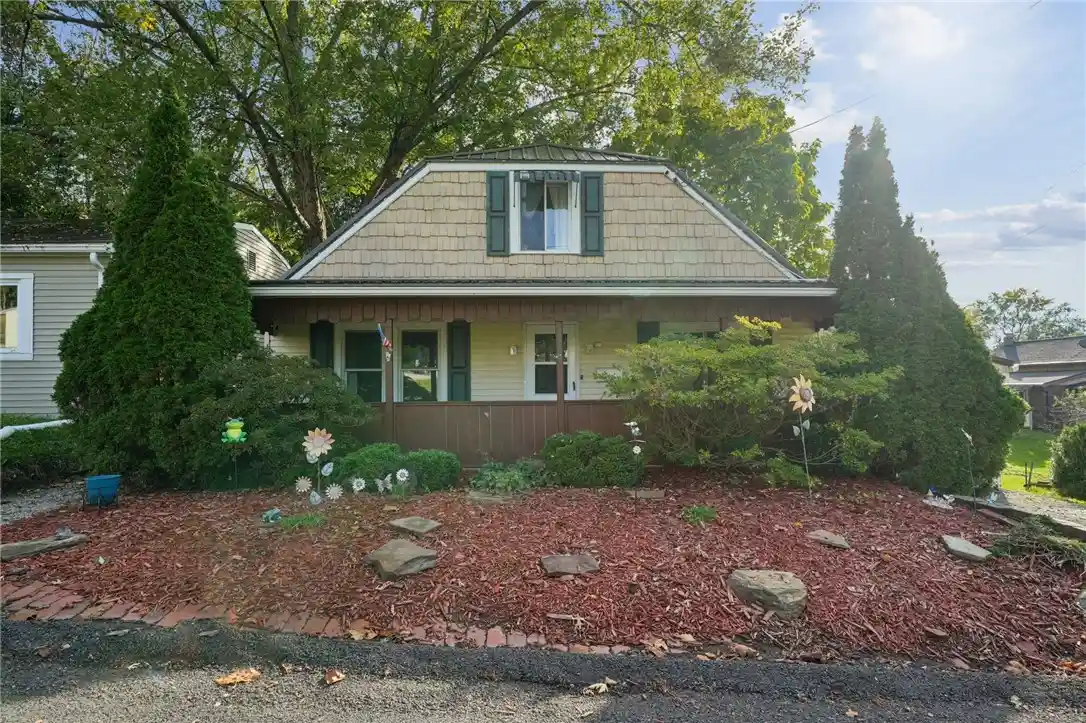 Single family home for sale at 1510 Grant St, New Kensington, PA 15068 | MLS# 1781344