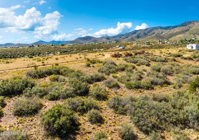 10th image of 18 E Wolf Rd, Dewey Humboldt, AZ 86327 | MLS# 1059903
