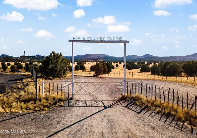 Homes for sale in Seligman, AZ | 4820 E Perkinsville Rd, Seligman, AZ 86337 | MLS# 1068487