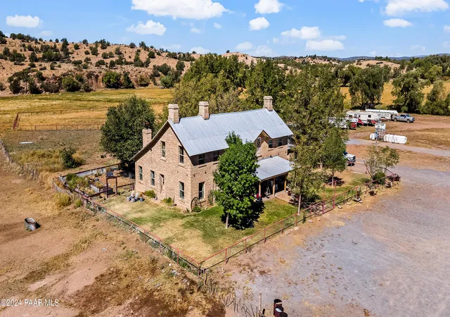 Homes for sale in Seligman, AZ | 4820 E Perkinsville Rd, Seligman, AZ 86337 | MLS# 1068487