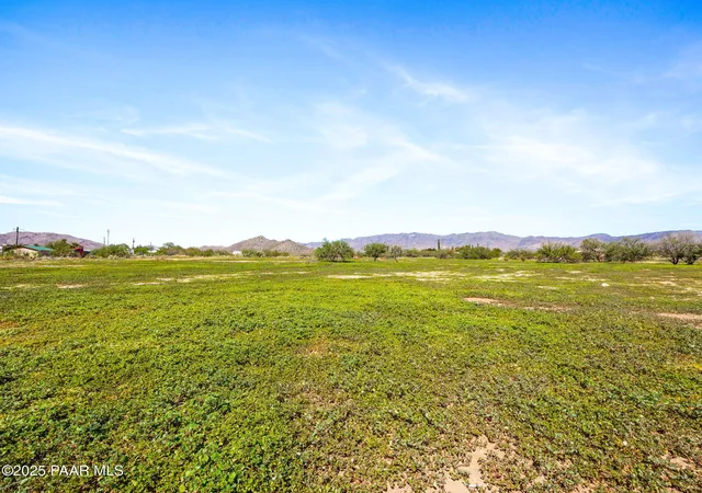 1st image of 22055 W Sunrise Rd, Congress, AZ 85332 | MLS# 1077132