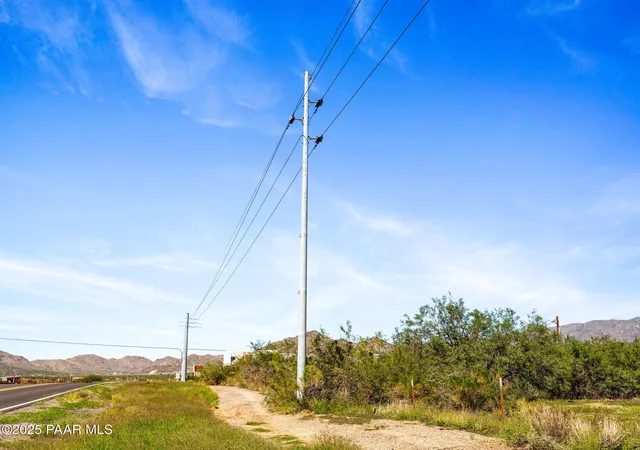 4th image of 22055 W Sunrise Rd, Congress, AZ 85332 | MLS# 1077132