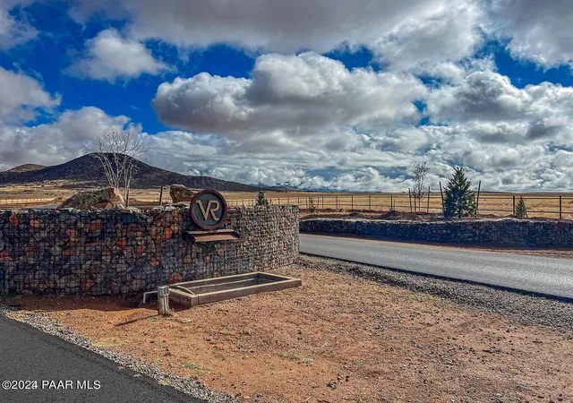 3rd image of 10450 E Woven Gold Way, Prescott Valley, AZ 86315 | MLS# 1076940