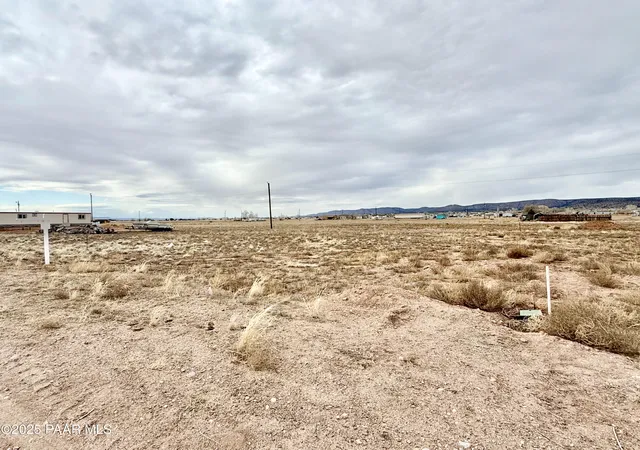 Homes for sale in Paulden, AZ | 390 W Hawaii Rd, Paulden, AZ 86334 | MLS# 1080818