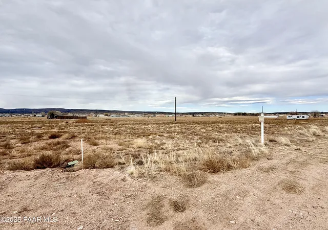 Homes for sale in Paulden, AZ | 360 W Hawaii Rd, Paulden, AZ 86334 | MLS# 1080816