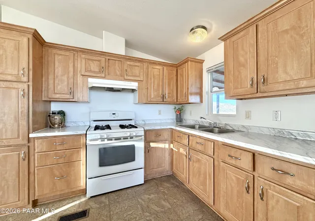 Photo 4 of Manufactured home for sale at 54125 N Mariposa Ln, Seligman, AZ 86337 | MLS# 1080201 | Listing updated on 2026-09-25