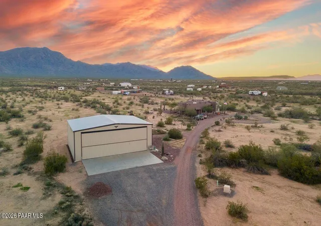 Homes for sale in Aguila, AZ | 48424 N 520Th Ave, Aguila, AZ 85320 | MLS# 1080430