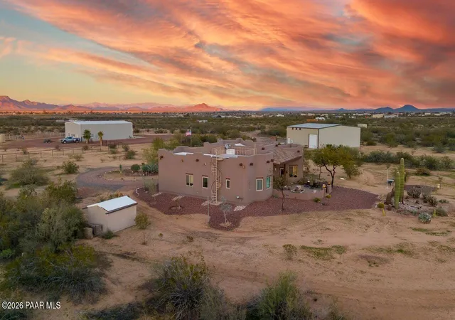 Homes for sale in Aguila, AZ | 48424 N 520th Ave, Aguila, AZ 85320 | MLS# 1080430