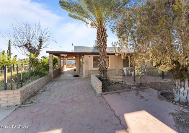 Homes for sale in Morristown, AZ | 41050 N Us Hwy 60, Morristown, AZ 85342 | MLS# 1081112