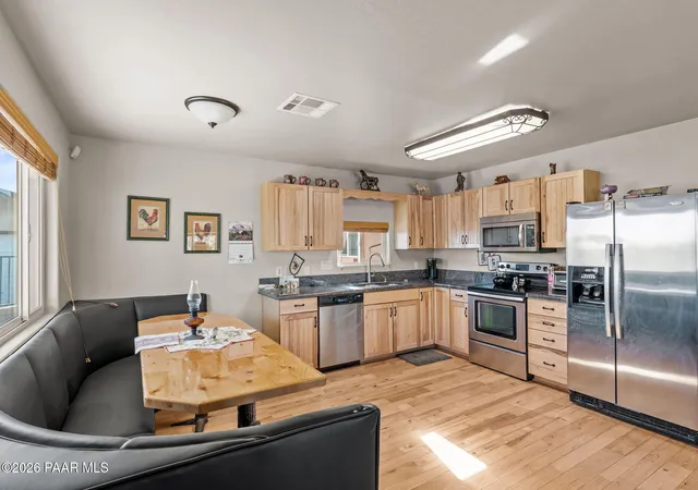 Homes for sale in Morristown, AZ | 41050 N Us Hwy 60, Morristown, AZ 85342 | MLS# 1081112