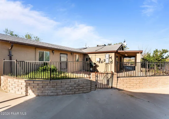 Homes for sale in Morristown, AZ | 41050 N US Hwy 60, Morristown, AZ 85342 | MLS# 1081112