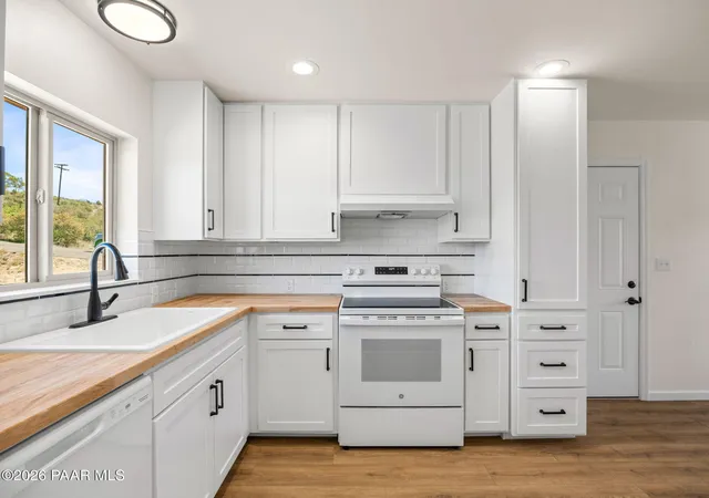 Photo 3 of Single family home for sale at 18290 S Niblick Dr, Kirkland, AZ 86332 | MLS# 1081928 | Listing updated on 2026-09-26