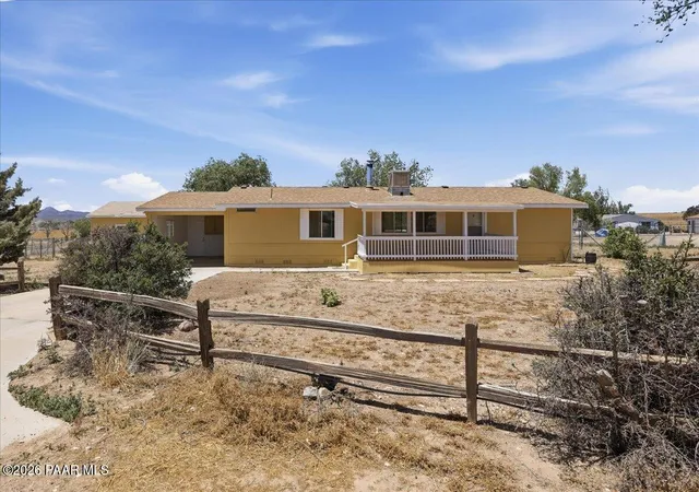 Homes for sale in Paulden, AZ | 24700 N Los Angeles St, Paulden, AZ 86334 | MLS# 1082429