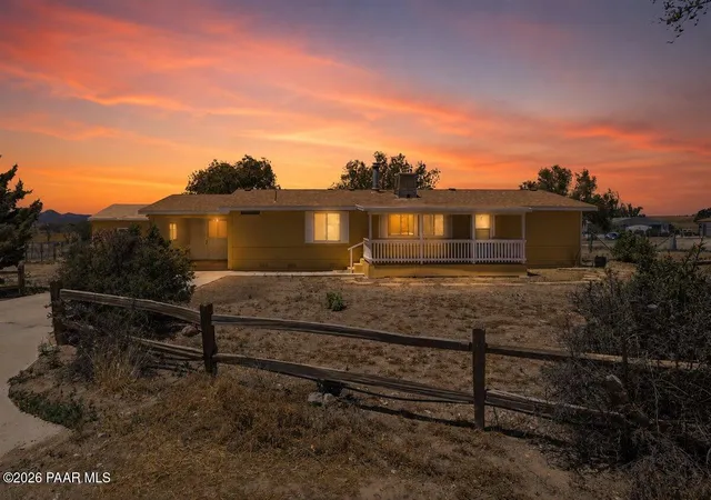 Homes for sale in Paulden, AZ | 24700 N Los Angeles St, Paulden, AZ 86334 | MLS# 1082429