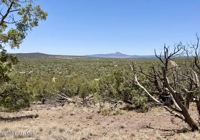 3rd image of 1082 W Picacho Dr, Williams, AZ 86046 | MLS# 1082587