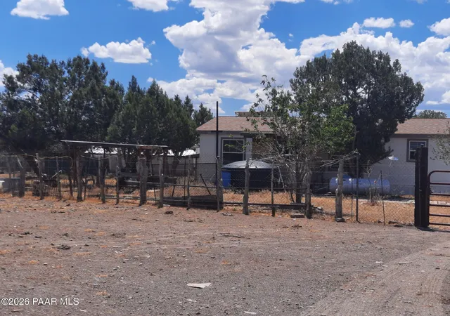 Homes for sale in Seligman, AZ | 44050 W Fort Rock Rd, Seligman, AZ 86337 | MLS# 1082899