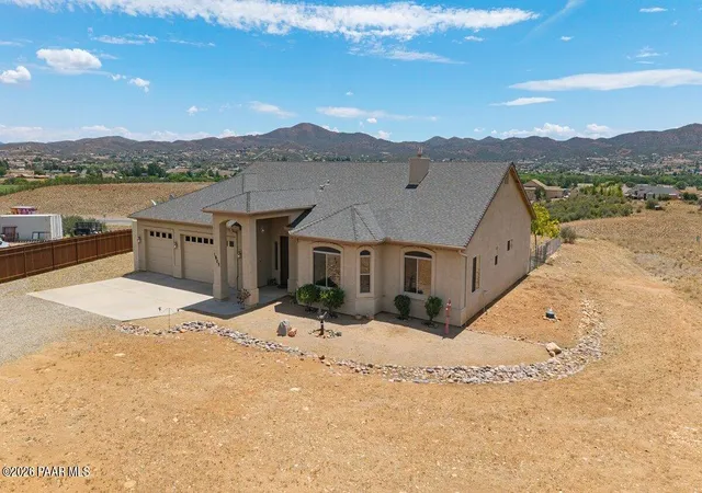 Photo 2 of Sale Pending at 1805 S Crooked H Trl, Humboldt, AZ 86329 | MLS# 1083091 | Listing updated on 2026-09-13
