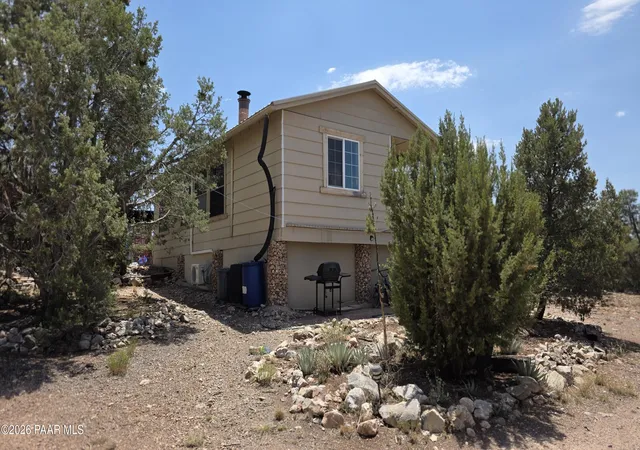 Homes for sale in Seligman, AZ | 57602 N Hermana Ln, Seligman, AZ 86337 | MLS# 1083152