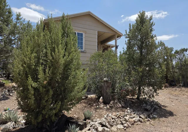 Homes for sale in Seligman, AZ | 57602 N Hermana Ln, Seligman, AZ 86337 | MLS# 1083152