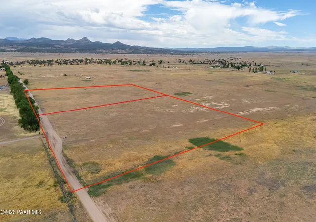 Homes for sale in Paulden, AZ | 26000 N Champagne Ln, Paulden, AZ 86334 | MLS# 1083249