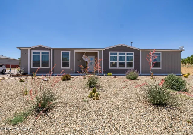 Photo 3 of Manufactured home for sale at 1285 W Kings Ct, Paulden, AZ 86334 | MLS# 1083569 | Listing updated on 2026-09-03