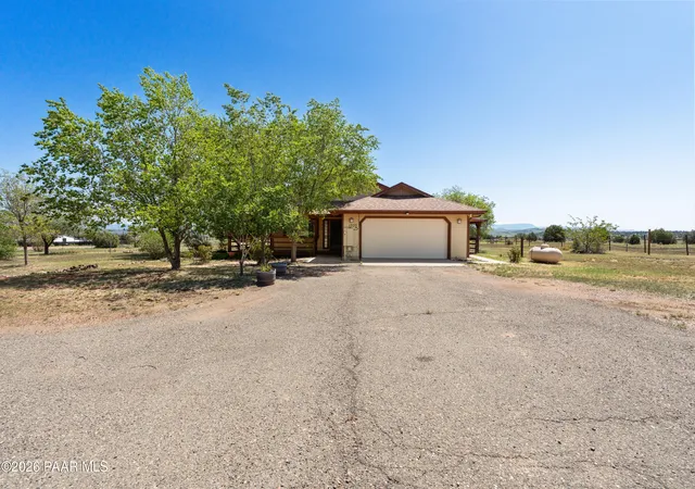 Photo 4 of Single family home for sale at 1525 W Shadow Ridge Rd, Paulden, AZ 86334 | MLS# 1084060 | Listing updated on 2026-09-17