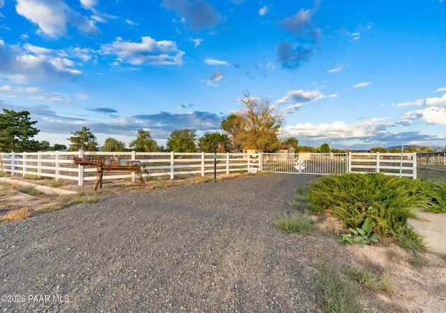 Photo 4 of Manufactured home for sale at 3731 N Road 1 W, Chino Valley, AZ 86323 | MLS# 1083966 | Listing updated on 2026-08-10