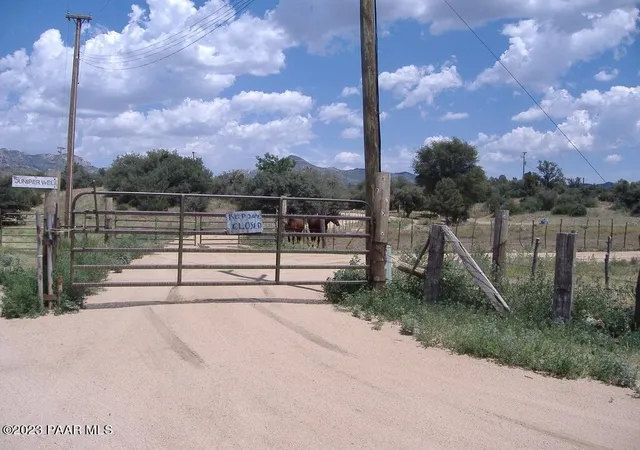 Photo 3 of House for sale at 10499 W Tough Country Trl, Skull Valley, AZ 86338 | MLS# 1083990 | Listing updated on 2026-07-30