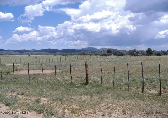 Photo 4 of House for sale at 10499 W Tough Country Trl, Skull Valley, AZ 86338 | MLS# 1083990 | Listing updated on 2026-07-30