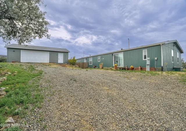 Photo 2 of Manufactured home for sale at 1075 N Ambassador Rd, Dewey, AZ 86327 | MLS# 1084075 | Listing updated on 2026-08-20