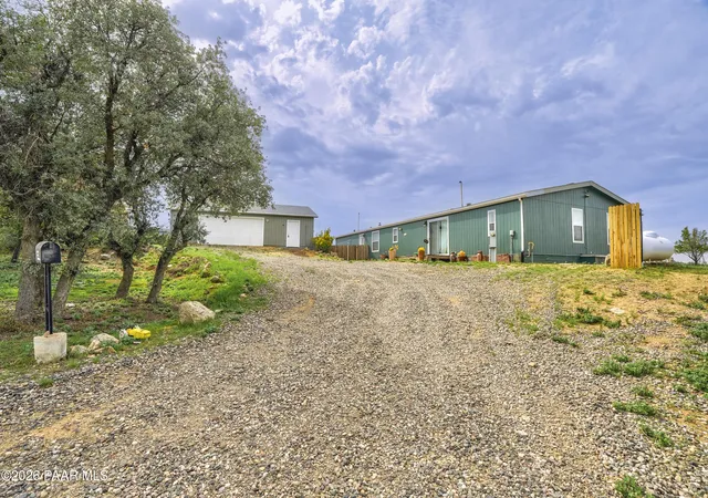 Photo 3 of Manufactured home for sale at 1075 N Ambassador Rd, Dewey, AZ 86327 | MLS# 1084075 | Listing updated on 2026-08-20
