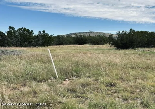 Photo 4 of Sale Pending at 27145 W Fort Rock Rd, Seligman, AZ 86337 | MLS# 1084775 | Listing updated on 2026-09-17