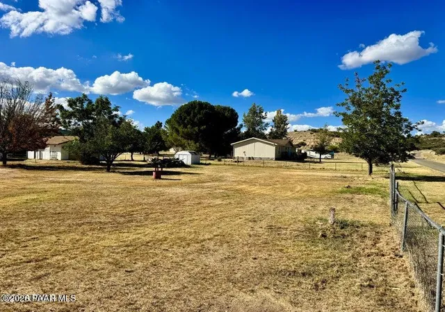 Photo 3 of Manufactured home for sale at 18233 S John Fry Ave, Peeples Valley, AZ 86332 | MLS# 1085247 | Listing updated on 2026-10-08