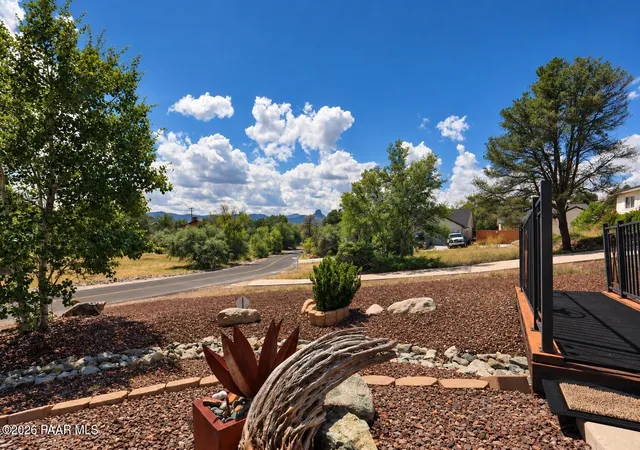 Photo 3 of Single family home for sale at 612 Prescott Hts Dr, Prescott, AZ 86301 | MLS# 1085219 | Listing updated on 2026-09-21
