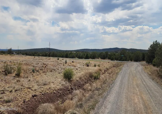 Photo 4 of Sale Pending at 2544 N Double A Rnch Rd, Ash Fork, AZ 86320 | MLS# 1085323 | Listing updated on 2026-09-26