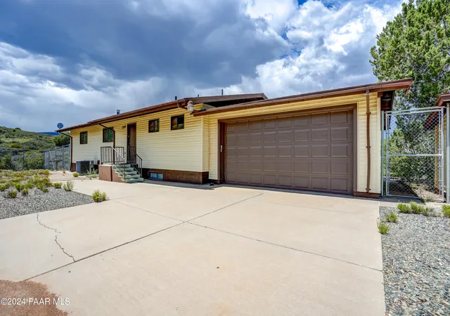 Photo 2 of Single family home for sale at 11360 S Primrose Ln, Mayer, AZ 86333 | MLS# 1085392 | Listing updated on 2026-10-06