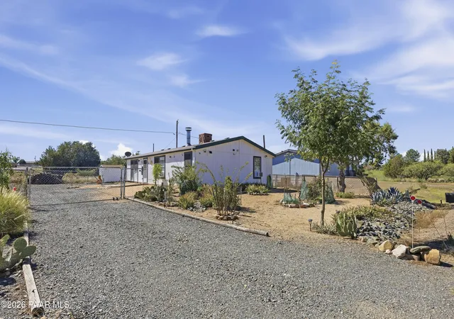 Photo 1 of Manufactured home for sale at 20611 E Quail Run Dr, Mayer, AZ 86333 | MLS# 1085598 | Listing updated on 2026-10-09
