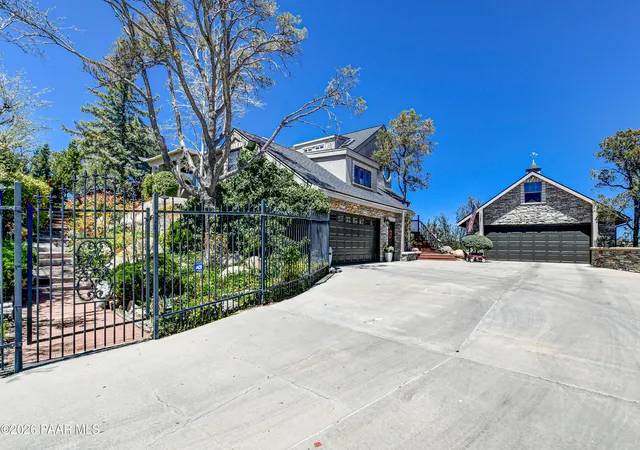 Photo 3 of Single family home for sale at 2010 Ponderosa Ln, Prescott, AZ 86305 | MLS# 1085484 | Listing updated on 2026-10-06