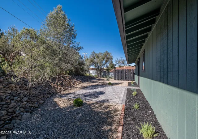 Photo 3 of Single family home for sale at 1100 N Lois Dr, Prescott, AZ 86301 | MLS# 1085726 | Listing updated on 2026-10-16