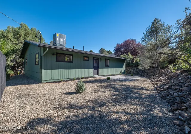 Photo 4 of Single family home for sale at 1100 N Lois Dr, Prescott, AZ 86301 | MLS# 1085726 | Listing updated on 2026-10-16