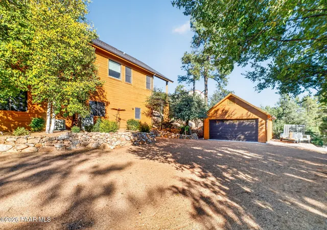 Photo 4 of Single family home for sale at 724 S Weeping Willow Ln, Prescott, AZ 86303 | MLS# 1085947 | Listing updated on 2026-10-29