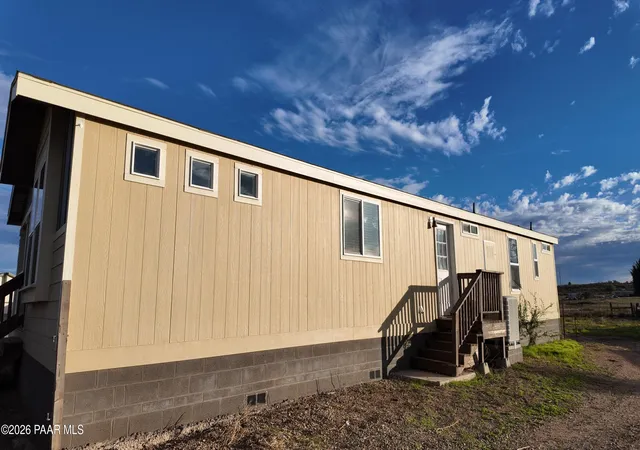 Photo 3 of Manufactured home for sale at 275 E Houston Rd, Paulden, AZ 86334 | MLS# 1086047 | Listing updated on 2026-10-30