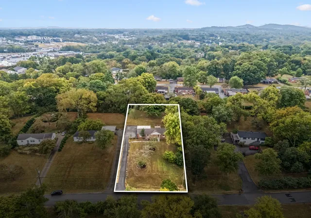 Photo 2 of Single family home for sale at 4840 Lynn Dr, Nashville, TN 37211 | MLS# 3599470 | Listing updated on 2026-10-07