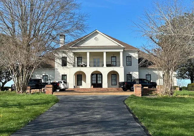 Photo 1 of Mansion for sale at 607 Sunnyside Ln, Columbia, TN 38401 | MLS# 2288328 | Listing updated on 2026-04-30