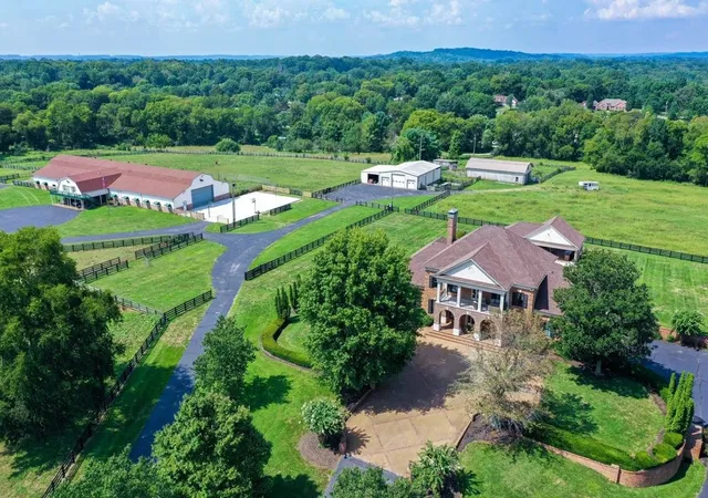 Photo 2 of Mansion for sale at 607 Sunnyside Ln, Columbia, TN 38401 | MLS# 2288328 | Listing updated on 2026-04-30
