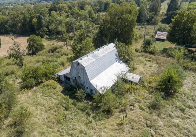 Photo 2 of Sale Pending at 2762 Critz Ln, Thompsons Station, TN 37179 | MLS# 2485060 | Listing updated on 2024-08-02