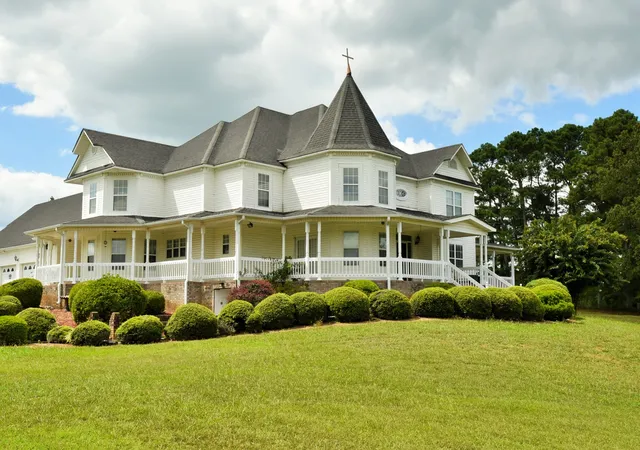 Photo 2 of Mansion for sale at 10674 Wall Triana Hwy, Toney, AL 35773 | MLS# 2562275 | Listing updated on 2025-07-24